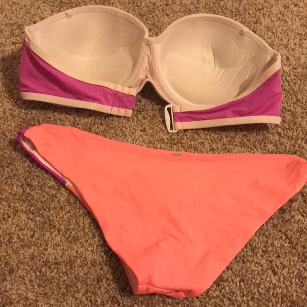 Bikini - Picture 2 of 4